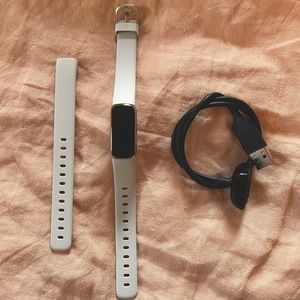 Like New — fitbit luxe wellness tracker